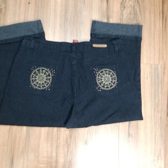 COS Cropped Capri Dark Rinse Jeans Size 18W with Cuff & rear embellished pockets - Picture 2 of 7